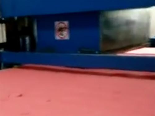 自动龙门裁断机 （冲卷料）视频