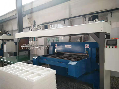 东莞智能吸塑裁断机