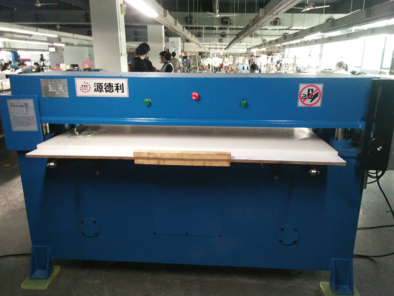手袋箱包裁断机制作
